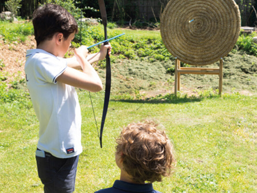 Atelier tir à l’arc créé dans les douves !